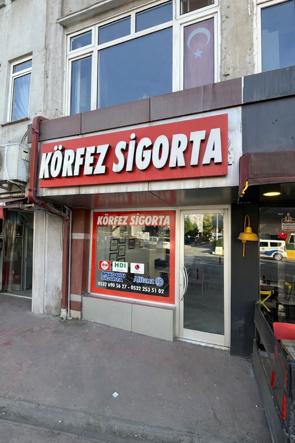 Körfez Sigorta ofis girişi, Leyla Atakan Caddesi